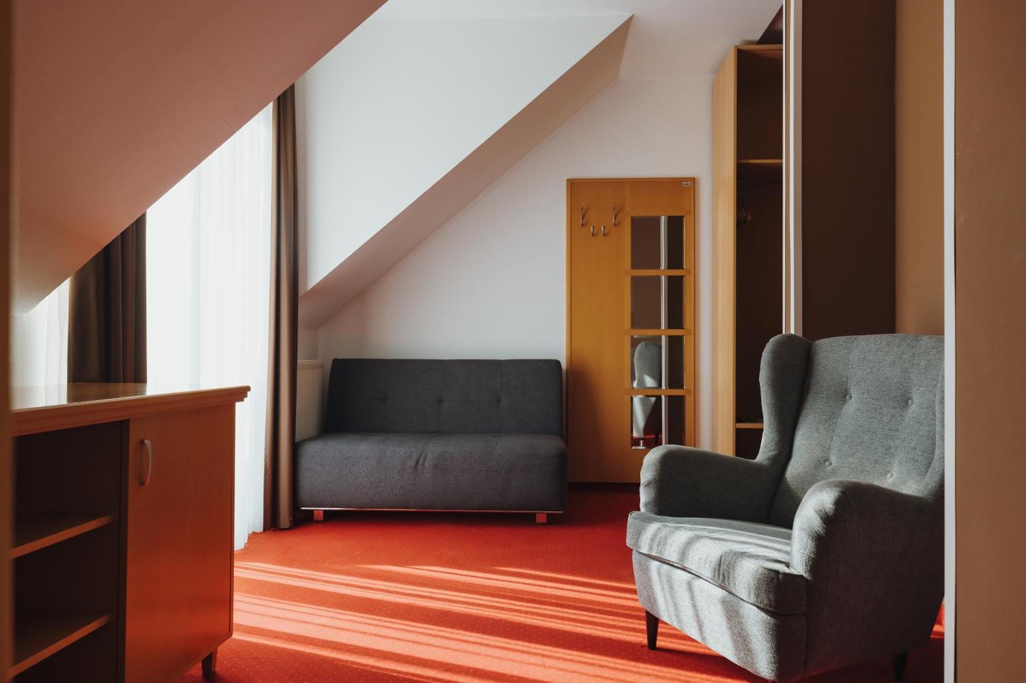 Ramada & Hotel 4*
