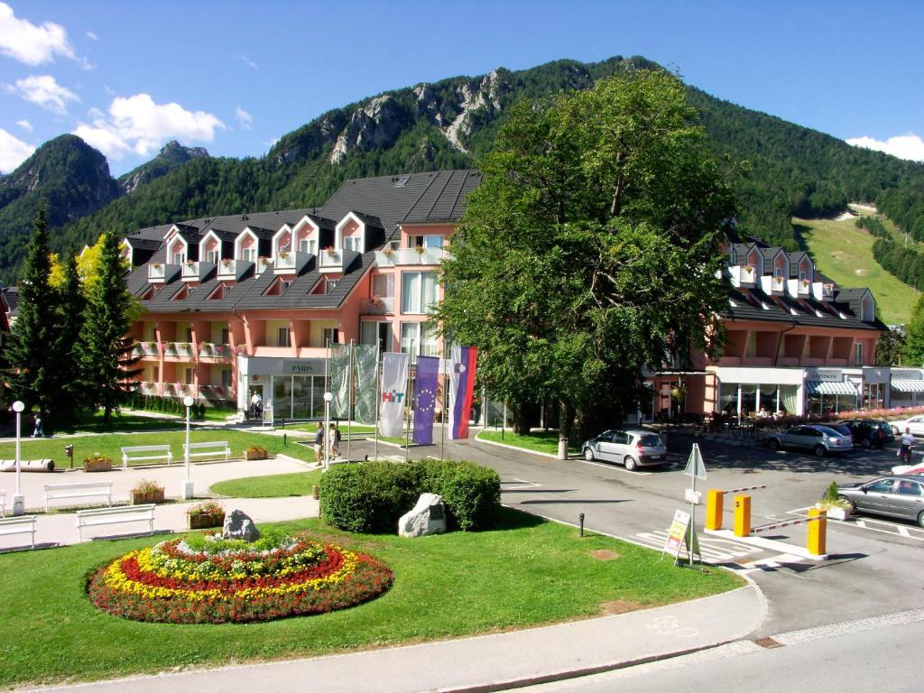 Ramada & 4*