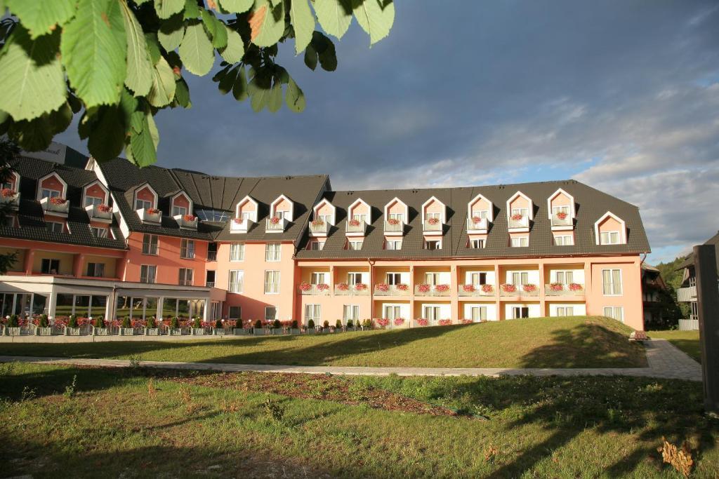 Ramada & Hotel 4*