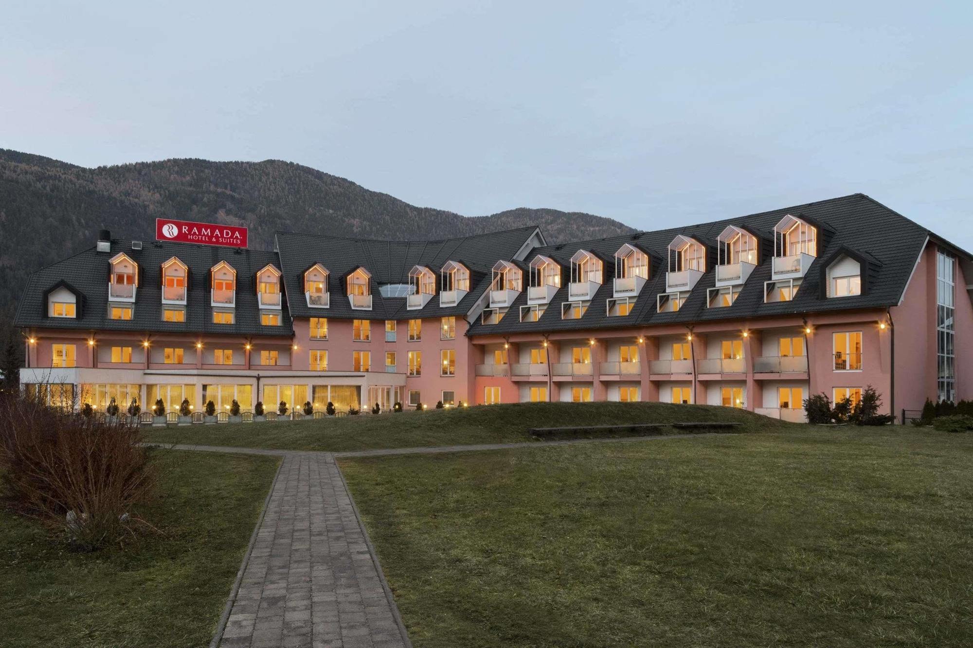 Ramada & Hotel 4*