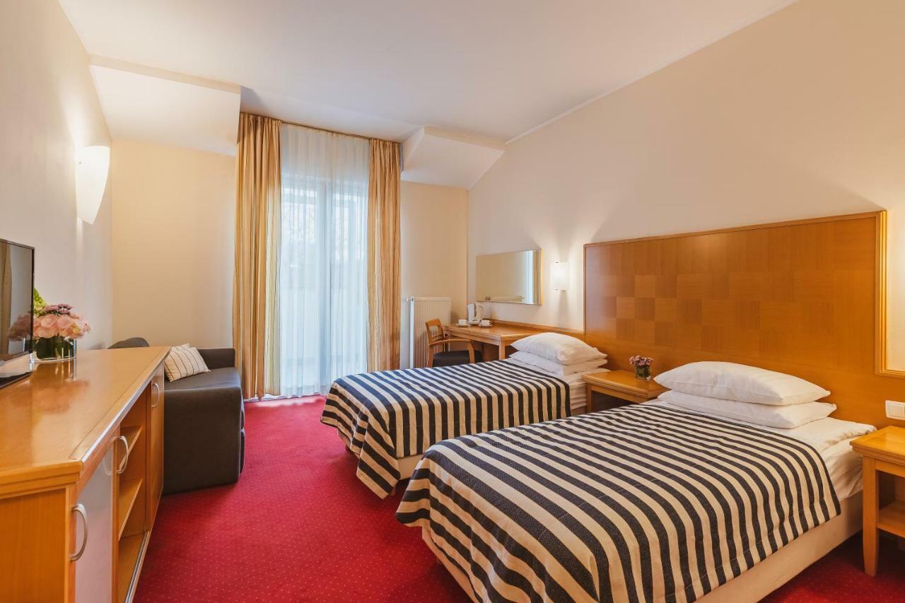 Ramada & Hotel